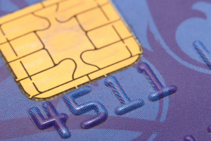 银行卡遭网络盗刷，资金损失谁来担？持卡人维权全流程指南